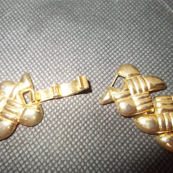 Luxury Fashion Necklace! - Picture 2 of 4